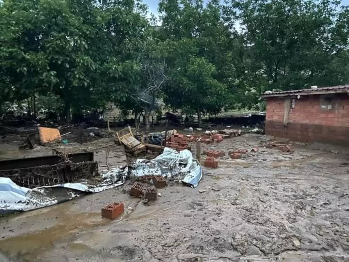 Afyonkarahisar'da bir köy sele teslim oldu