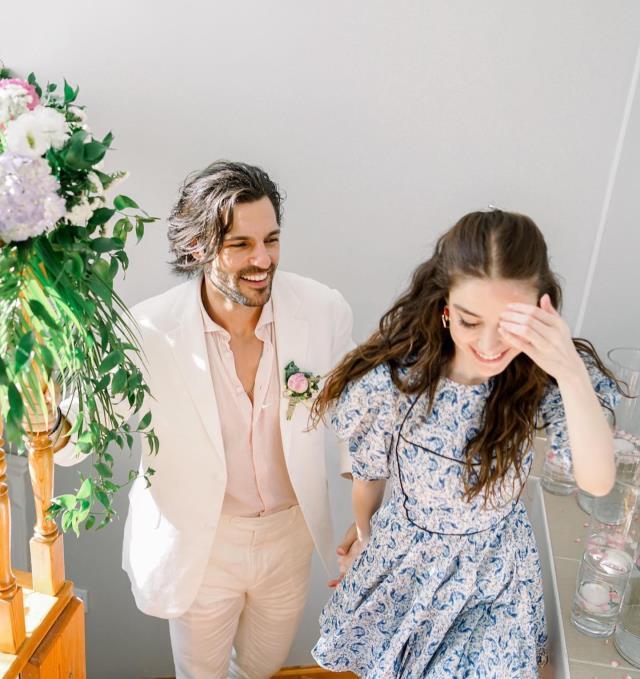 Özge Gürel ve Serkan Çayoğlu nişanlandı