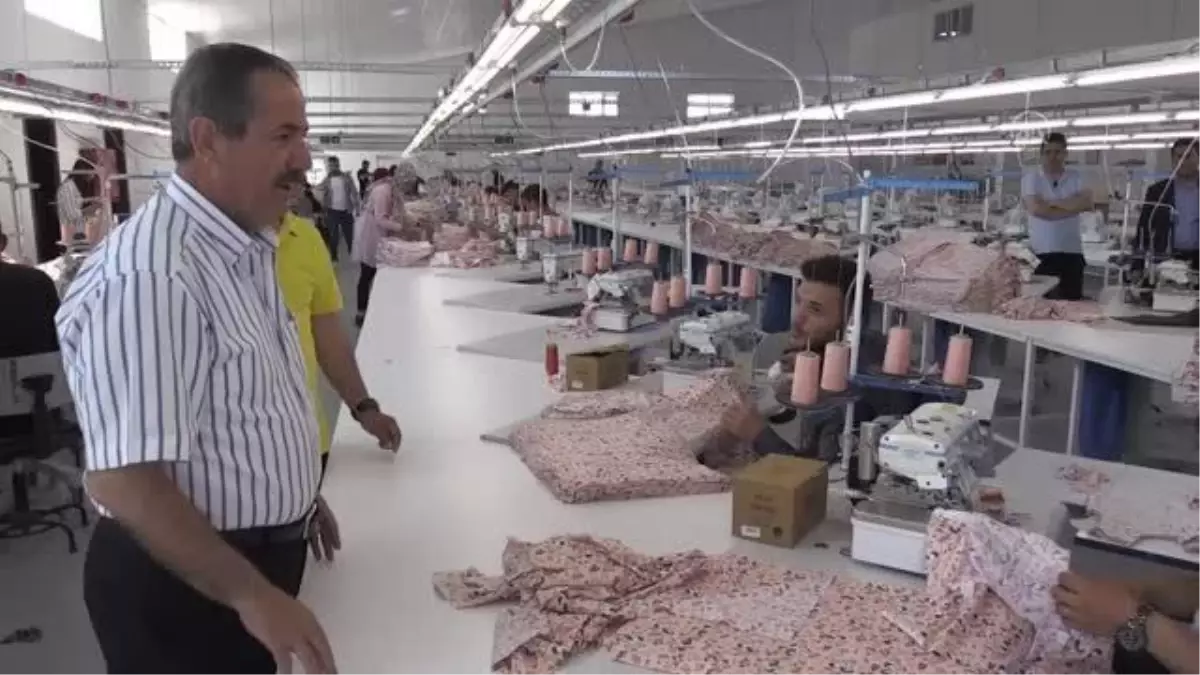Adilcevaz'da kurulan tekstil fabrikası üretime başladı