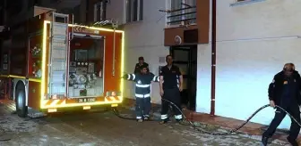 Eşini bıçaklayıp evi ateşe verdikten sonra bileklerini keserek intihar etmeye çalıştı