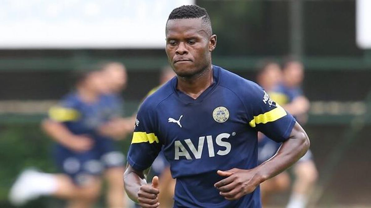 Fenerbahçe büyük bir maaş yükünden kurtuluyor! Samatta'ya iki talip birden çıktı