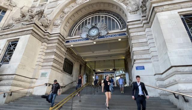 İngiltere'de 30 yılın en büyük ulaştırma çalışanları grevi başladı