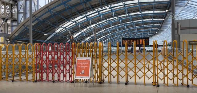 İngiltere'de 30 yılın en büyük ulaştırma çalışanları grevi başladı