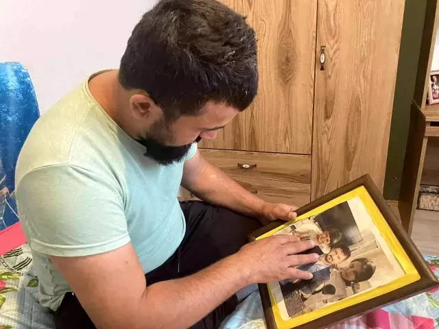 Babasının yanındaki kız çocuğunu haczettiler! Ufaklığın ağlaması yürekleri dağladı Babasının yanındaki kız çocuğunu haczettiler! Ufaklığın ağlaması yürekleri dağladı