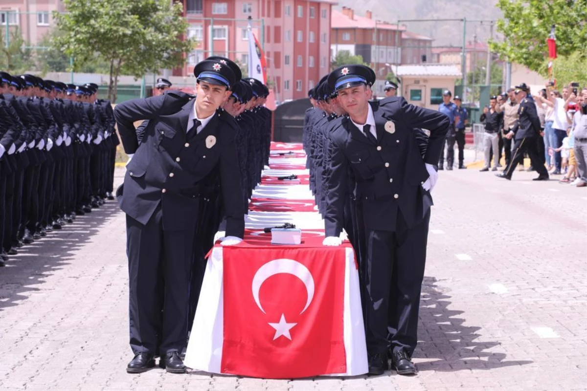 Son dakika haberi! Bitlis'te mezun olan 452 polis adayı için tören düzenlendi
