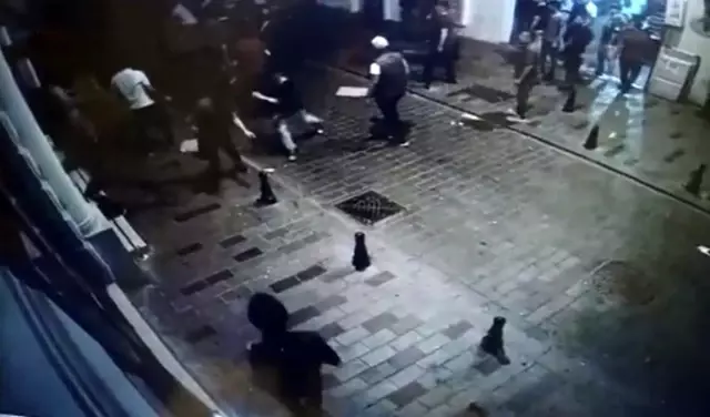 CHP'li Sezgin Tanrıkulu'nun oğlu ve yeğeninin yaralandığı bıçaklı kavga kamerada