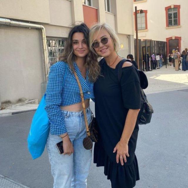 Jan Vesely Fenerbahçe'den ayrıldı, ünlü oyuncu Berna Laçin'in kızı gözyaşlarını tutamadı Jan Vesely Fenerbahçe'den ayrıldı, ünlü oyuncu Berna Laçin'in kızı gözyaşlarını tutamadı