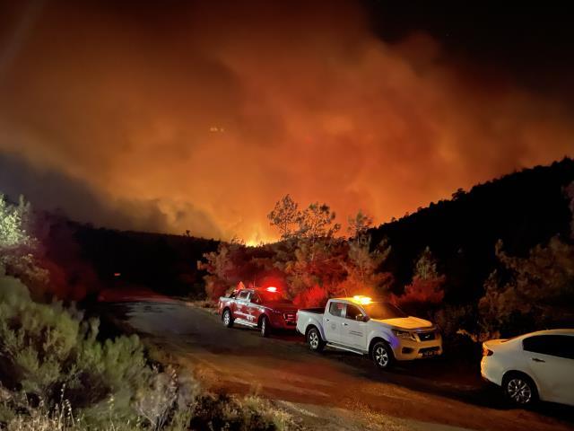 Marmaris'te ciğerlerimiz yanıyor! Tüm müdahalelere rağmen yangın rüzgarın etkisiyle hızla yayılıyor Marmaris'te ciğerlerimiz yanıyor! Tüm müdahalelere rağmen yangın rüzgarın etkisiyle hızla yayılıyor