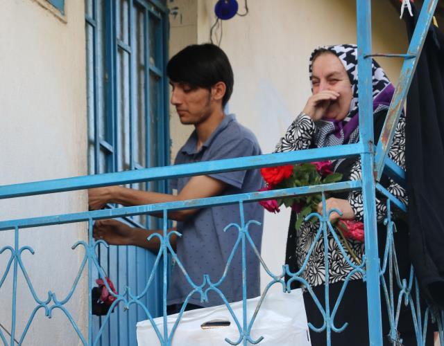 Şiddet uygulayan kocasını öldüren Fatma tahliye edildi, kayınvalidesi sevinçten ağladı Şiddet uygulayan kocasını öldüren Fatma tahliye edildi, kayınvalidesi sevinçten ağladı