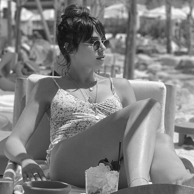 Yargı dizisinin oyuncusu Şükran Ovalı, mayolu pozlarını paylaştı