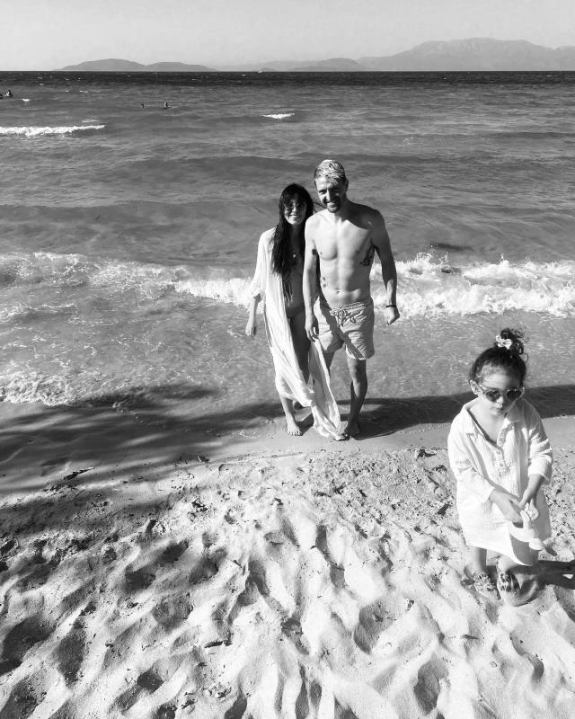 Yargı dizisinin oyuncusu Şükran Ovalı, mayolu pozlarını paylaştı