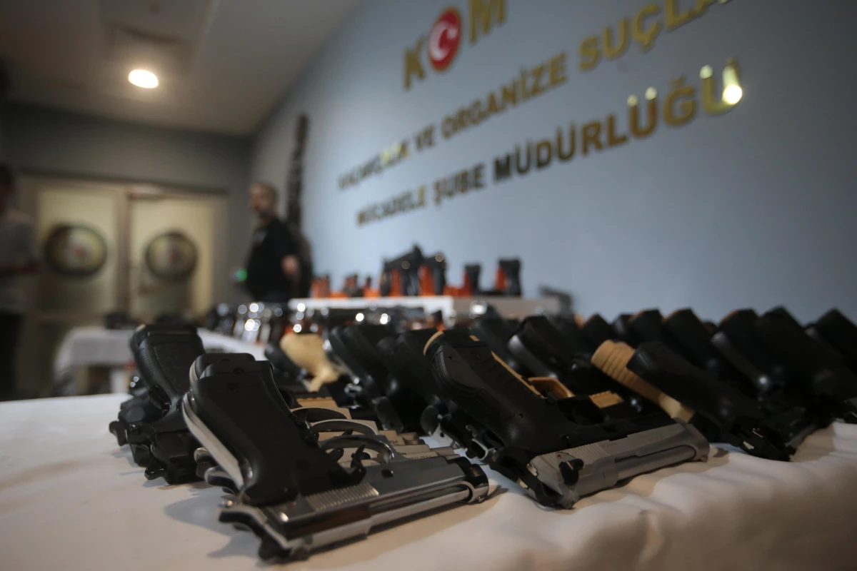 Son dakika haber | Bursa'da polisin düzenlediği operasyonda çok sayıda ruhsatsız silah ele geçirildi