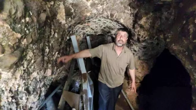 Çöken yolda Roma Dönemi'ne ait tünel ortaya çıktı! Mahalledeki evler boşaltıldı