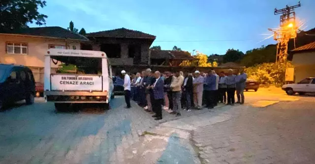 Son dakika: Eşi tarafından öldürülen kadın ve 3 yaşındaki çocuğu yan yana defnedildi Son dakika: Eşi tarafından öldürülen kadın ve 3 yaşındaki çocuğu yan yana defnedildi