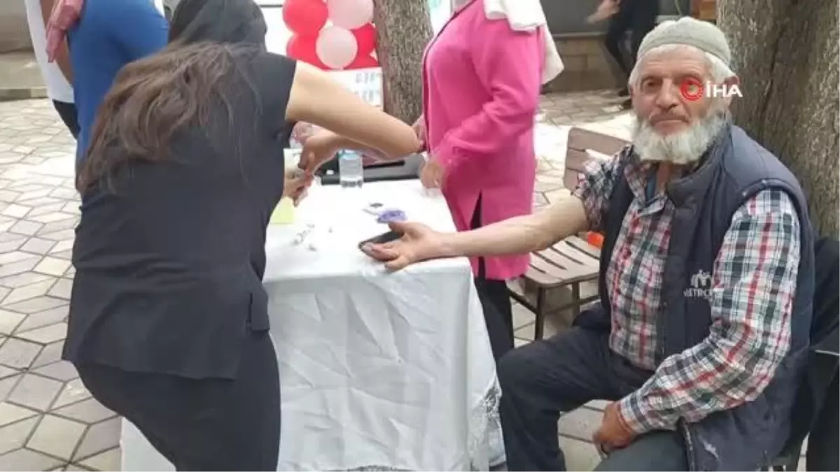 'Kan Bağışı Festivali'ne yoğun ilgi: Öğrenciler birbirleriyle yarıştı