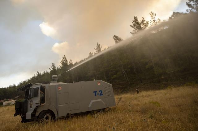 Marmaris'te alevlerle mücadele devam ediyor! Bakan Kirişçi son durumu paylaştı: Bugün olumlu ve somut gelişmeler bekliyoruz Marmaris'te alevlerle mücadele devam ediyor! Bakan Kirişçi son durumu paylaştı: Bugün olumlu ve somut gelişmeler bekliyoruz
