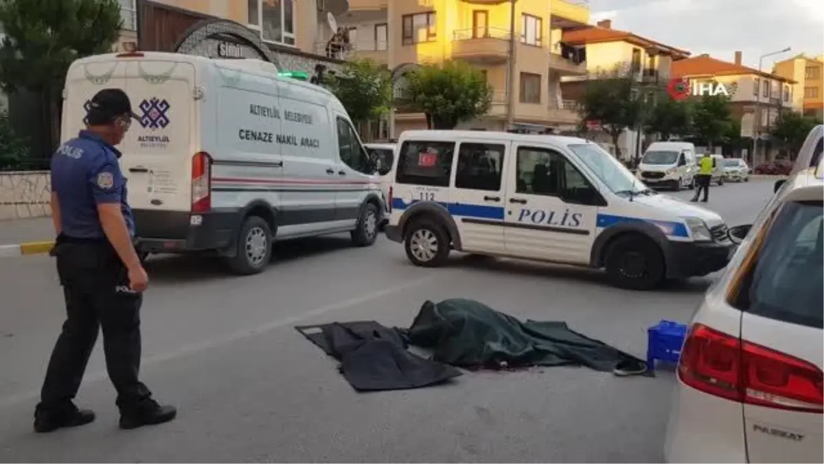 Motosiklet ile otomobil çarpıştı: 1 ölü