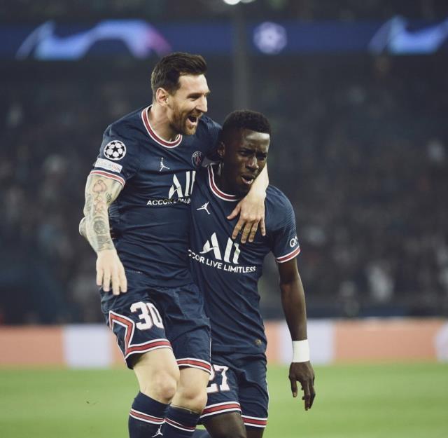 Galatasaray'dan nefes kesecek transfer! Idrissa Gueye için PSG ile ilk görüşme yapıldı Galatasaray'dan nefes kesecek transfer! Idrissa Gueye için PSG ile ilk görüşme yapıldı