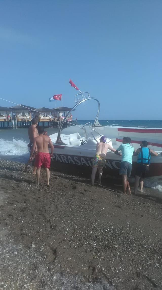 Gökyüzünde can pazarı! Paraşüte binen anne ve 2 kızı havada asılı kaldı
