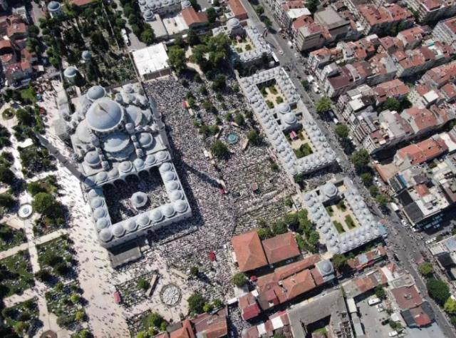 Mahmut Efendi nereye defnedildi? Mahmut Efendi mezarı nerede? Mahmut Ustaosmanoğlu mezarı nerede?