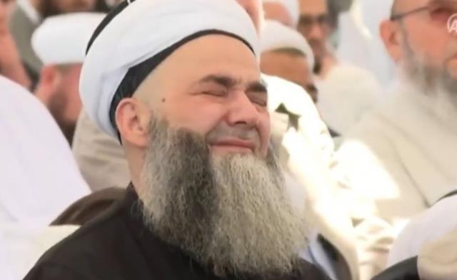 Mahmut Ustaosmanoğlu'nun cenazesinde Cübbeli Ahmet Hoca hüngür hüngür ağladı Mahmut Ustaosmanoğlu'nun cenazesinde Cübbeli Ahmet Hoca hüngür hüngür ağladı