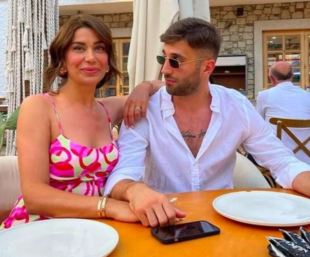 Ebru Şancı, eşi Alpaslan Öztürk'ün dekoltesini kapattığı anı paylaştı! Yorumu olay oldu