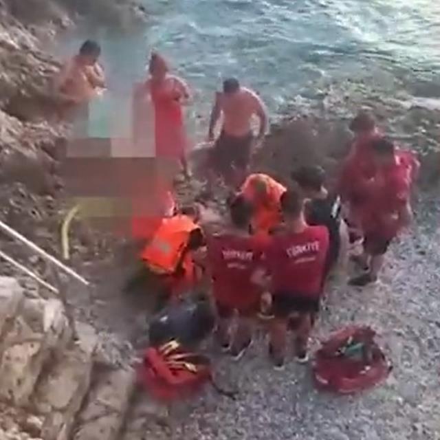 Futsal U19 Milli Takımımız boğulmak üzere olan adamın hayatını kurtardı! İşte o anlar