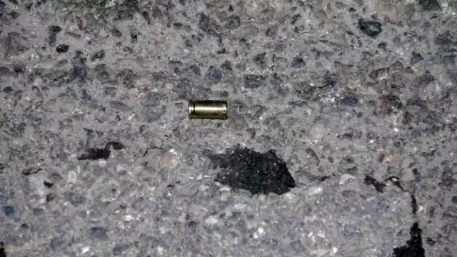 Misafirliği gittiği evde balkona çıkınca kurşun yağmuruna tutuldu