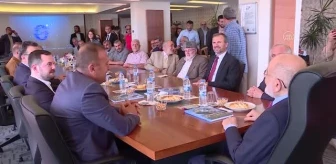 Saadet Partisi Genel Başkanı Karamollaoğlu, partililerle buluştu