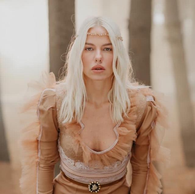 Serdar Ortaç'la ayrılan şarkıcı Seçil Gür, yeni bir aşka yelken açtı Serdar Ortaç'la ayrılan şarkıcı Seçil Gür, yeni bir aşka yelken açtı