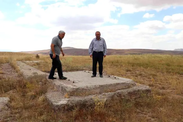 Yabancıların yaptığı sondaj çalışmalarında petrol bulunan kuyular 'yetersiz' denilerek betonla kapatıldı Yabancıların yaptığı sondaj çalışmalarında petrol bulunan kuyular 'yetersiz' denilerek betonla kapatıldı