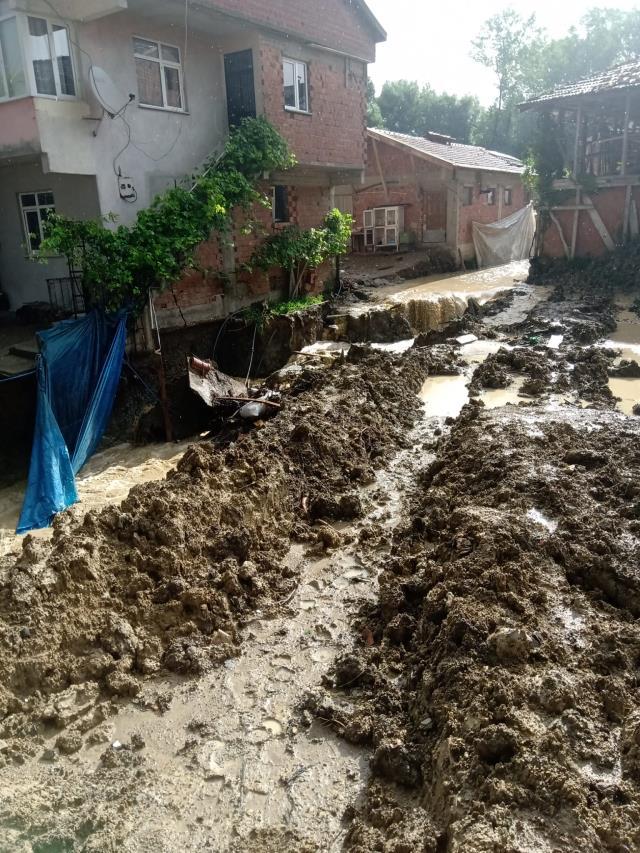 Bartın'da selden zemini zarar gören ev tahliye edildi