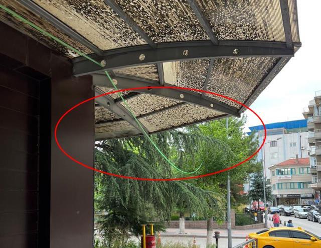 Çankırı Belediyesi sağlık ocağının suyunu kesti, çözümü karşı binadan hortum çekmekte buldular