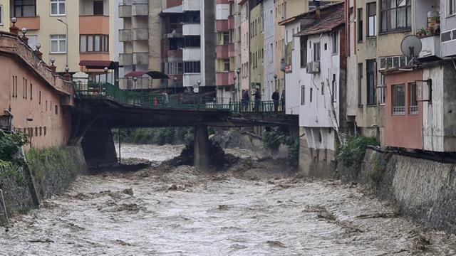 Karabük Yenice'de metrekareye 50 kilogram yağış düştü! İlçe halkı 24 yıl sonra sel korkusuyla karşı kaşıya