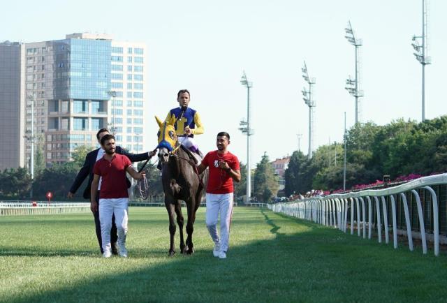 Son Dakika: 96. Gazi Koşusu'nu Özcan Yıldırım'ın jokeyliğini yaptığı Secret Power kazandı Son Dakika: 96. Gazi Koşusu'nu Özcan Yıldırım'ın jokeyliğini yaptığı Secret Power kazandı
