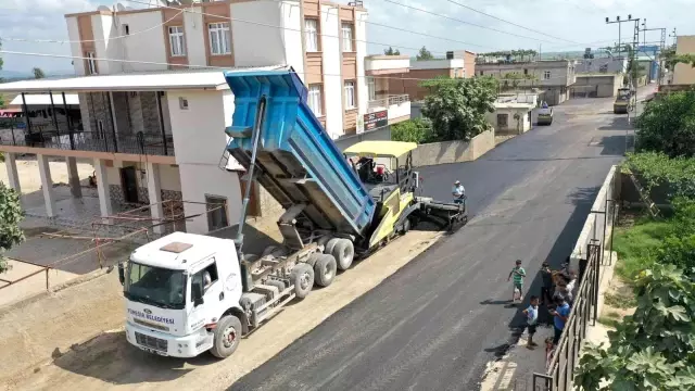 37 yıl sonra hayalleri gerçek olan mahalleli, belediye başkanını davul zurnayla karşıladı