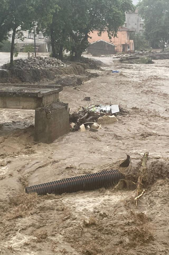 AFAD'dan Batı Karadeniz'de 5 il, 15 ilçe için kritik uyarı: Taşkın riski tehlikeli boyutlara ulaştı