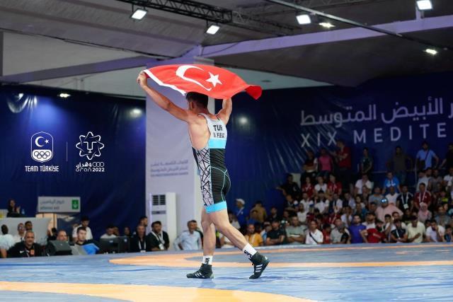 Akdeniz Oyunları'nda tarih yazıyoruz! Güreşçilerimizden peş peşe altın madalya geldi