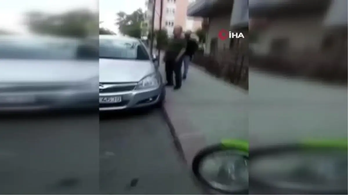Ankara'da bir otomobil sürücüsü silahının kabzasıyla tartıştığı moto kuryenin başına vurdu