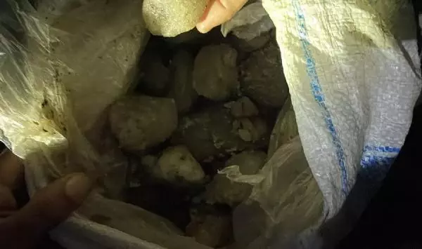 Gökten buz kültesi düştü, çoban 'bomba' korkusu yaşadı Gökten buz kültesi düştü, çoban 'bomba' korkusu yaşadı