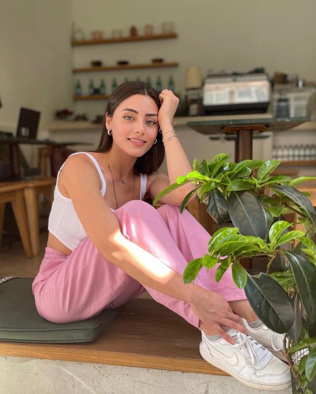 Kaan Yıldırım ve Sıla Türkoğlu, göz göze eğlenirken görüntülendi Kaan Yıldırım ve Sıla Türkoğlu, göz göze eğlenirken görüntülendi