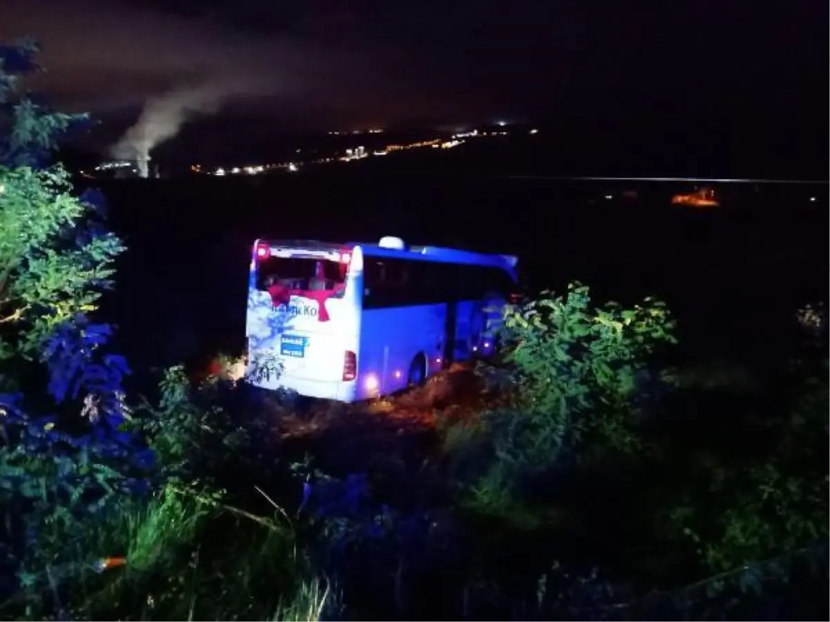 KASTAMONU-KASTAMONU'DA YOLCU OTOBÜSÜ TARLAYA YUVARLANDI: 1 ÖLÜ 19 YARALI (1)
