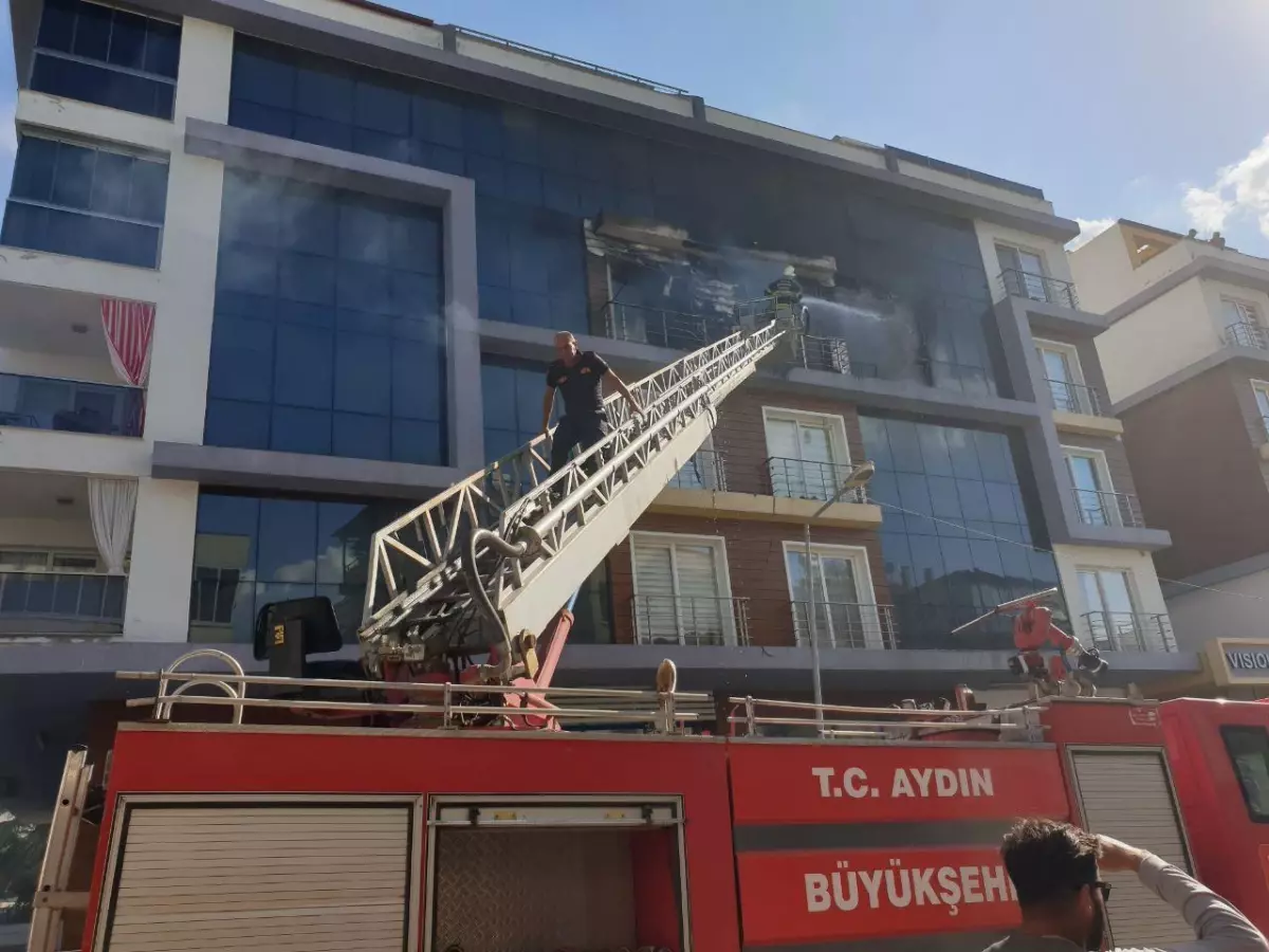 Son dakika... Kuşadası'nda apartman dairesinde çıkan yangın söndürüldü