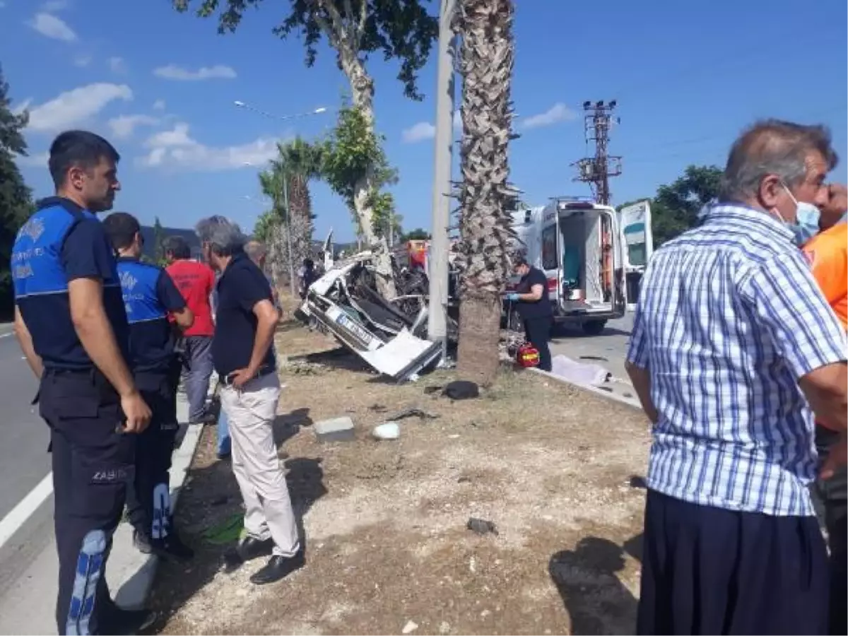 Otomobil, ağaca ve aydınlatma direğine çarptı: 1 ölü, 3 yaralı