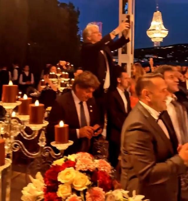 Pelkas'ın düğününde neler oldu neler! Jesus sandalyeye çıktı, İrfan Can ve Serdar Dursun geceye damga vurdu