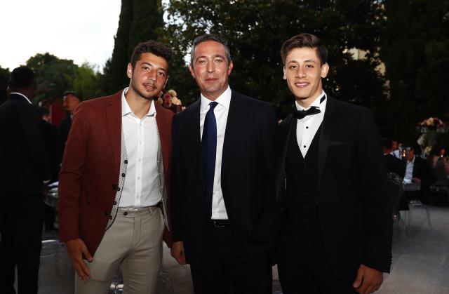 Pelkas'ın düğününde neler oldu neler! Jesus sandalyeye çıktı, İrfan Can ve Serdar Dursun geceye damga vurdu