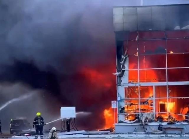Rusya, Ukrayna'da içerisinde binden fazla sivilin olduğu AVM'yi vurdu! Bölgeden gelen görüntüler korkunç Rusya, Ukrayna'da içerisinde binden fazla sivilin olduğu AVM'yi vurdu! Bölgeden gelen görüntüler korkunç