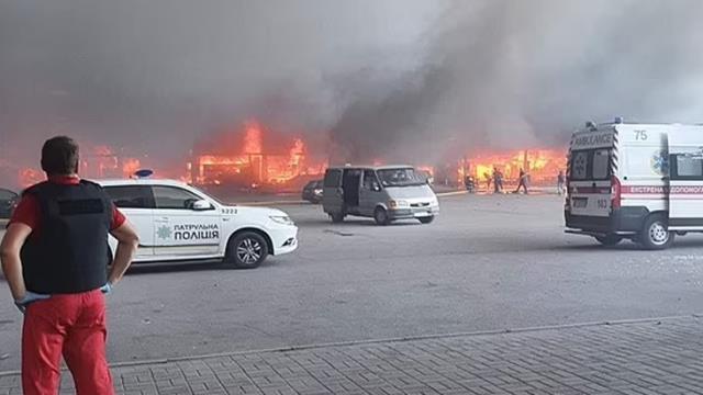 Rusya, Ukrayna'da içerisinde binden fazla sivilin olduğu AVM'yi vurdu! Bölgeden gelen görüntüler korkunç Rusya, Ukrayna'da içerisinde binden fazla sivilin olduğu AVM'yi vurdu! Bölgeden gelen görüntüler korkunç