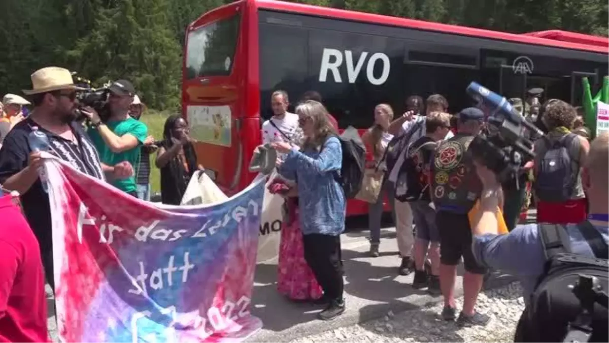 SCHLOSS ELMAU - Bavyera Alplerindeki G7 Liderler Zirvesi'nde 'iklim değişikliği ve borç affı' gösterisi