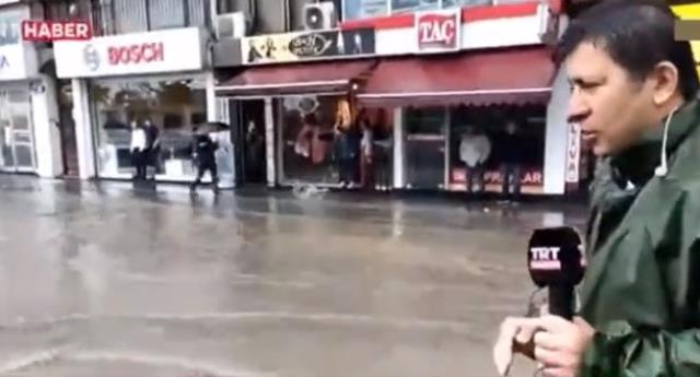 TRT muhabiri rögara düştü! (VİDEO) TRT canlı yayın rögara düşme videosu!